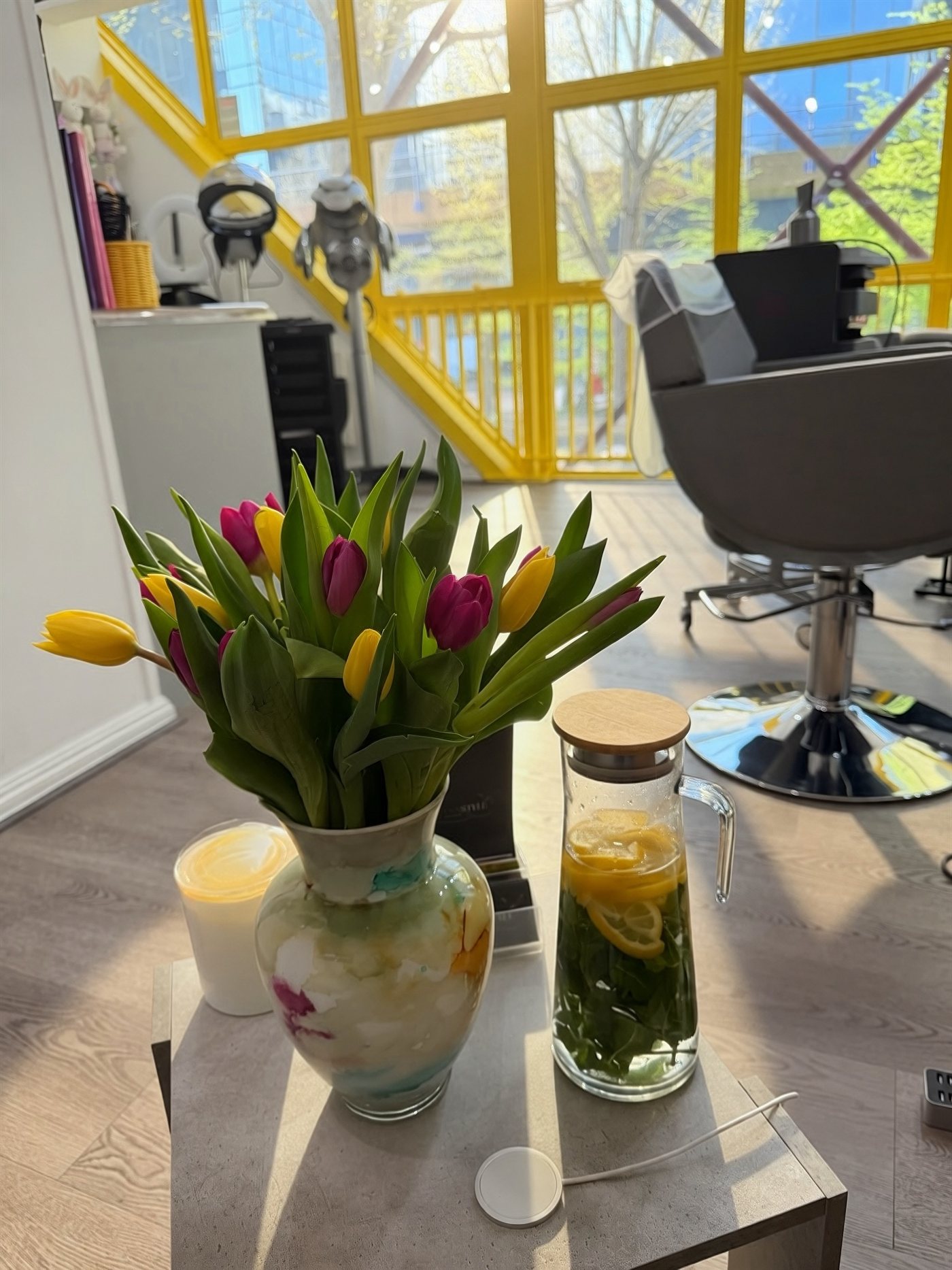 Fresh tulips and infused water — small luxuries that welcome you at SNEJANASTYLE